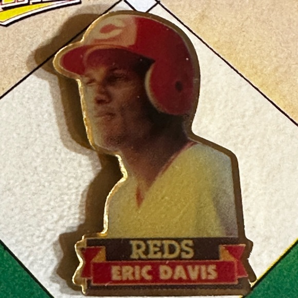 Vtg 1990 MLB MVP Eric Davis Major League Collectors Score Card & Pin Series - Picture 6 of 6